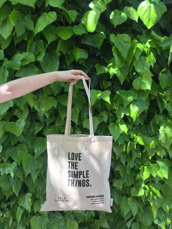 Skin Sapiens tote bag, Love the simple things. 100% recycled cotton bag. Sustainable lifestyle, eco-friendly packaging, Natural origin and vegan. 