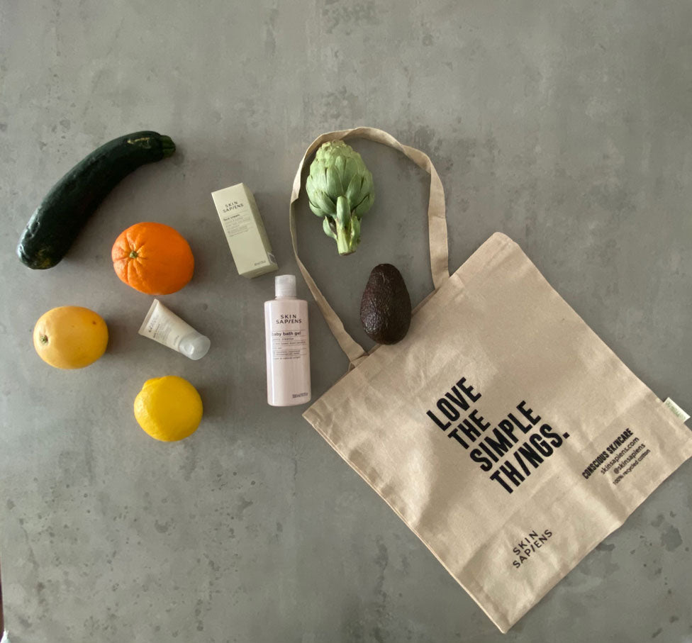 Skin Sapiens tote bag, Love the simple things. 100% recycled cotton bag. Sustainable lifestyle, eco-friendly packaging, Natural origin and vegan. 